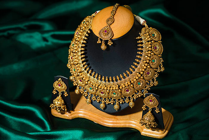 Why is gold used to make jewellery?